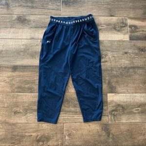 Cropped Under Armour joggers